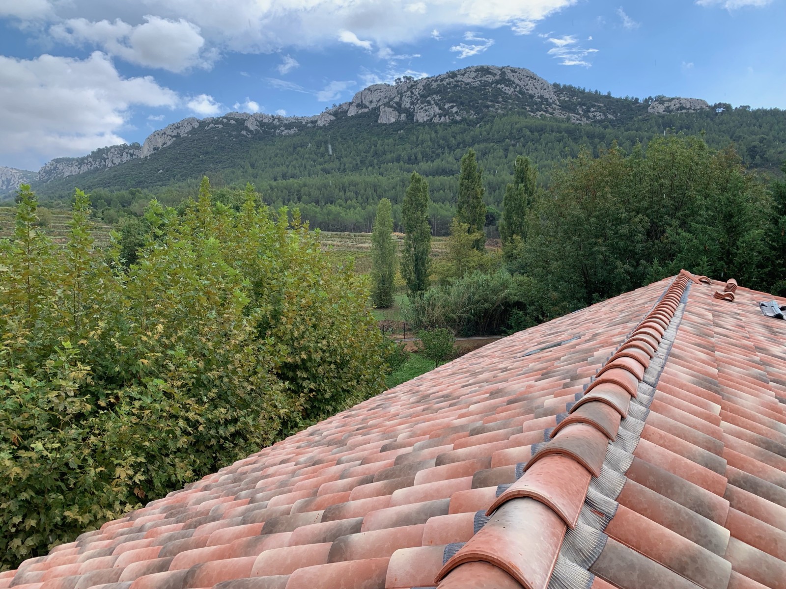 Réparation de toiture en Provence avec intervention rapide et durable dans toute la région.