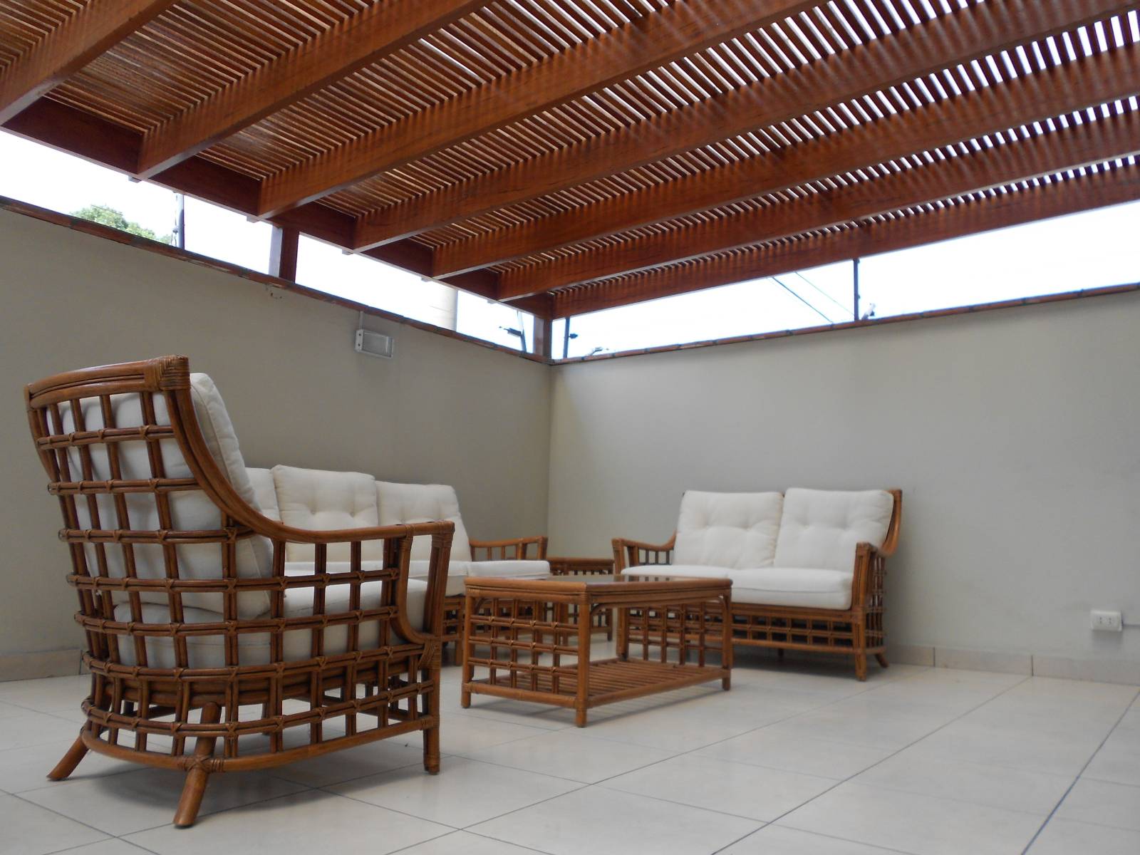 Pergola en bois pour terrasse sur Mesure à Marseille : Teck & Douglas
