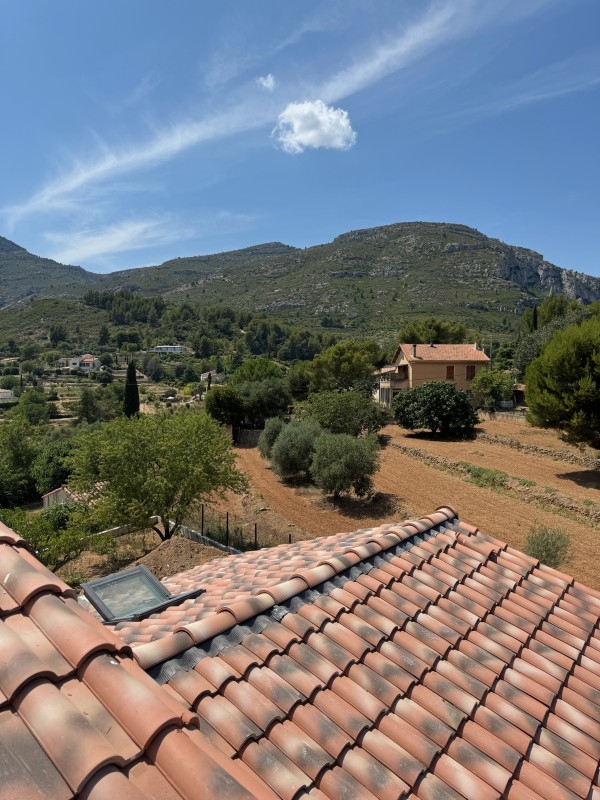 Réalisation d'une charpente apparente par notre équipe de charpentier sur mesure à Lascourt.