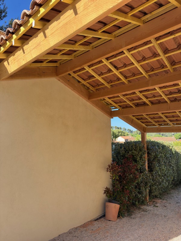 Fabrication et pose d’un carport adossé en tuiles mécaniques à Gardanne