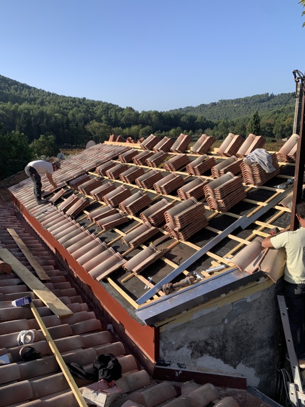 Réparation de toiture en Provence avec intervention rapide et durable dans toute la région.