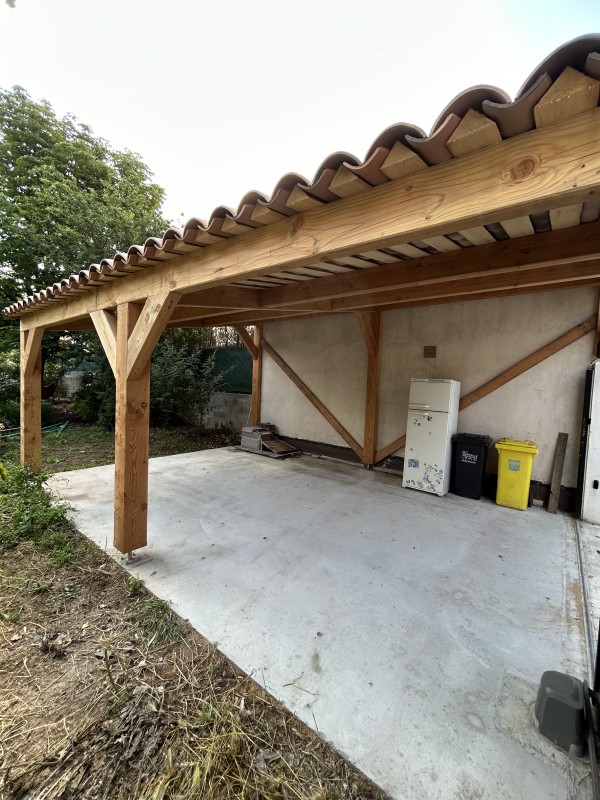 Carport en bois Douglas deux places posé à Marseille
