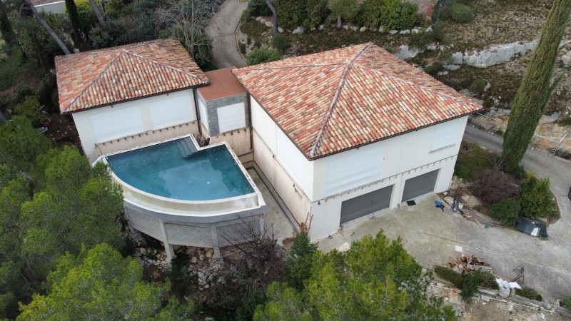 Avant / Après, rénovation complète d’une terrasse suspendue en bois au Tholonet.