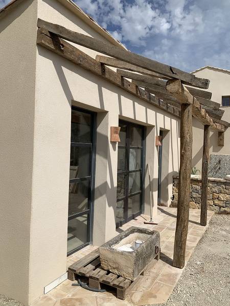 pergola en bois pour terrasse sur mesure avec installation professionnelle situé à proximité de Allauch Plan de Cuques